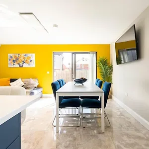 https://park-house-luxury-accommodation.belfasthotelsireland.com